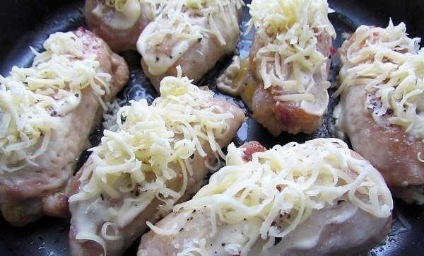 Рулетики из свинины с ананасами и сыром Рулетики из свинины с ананасами и сыром