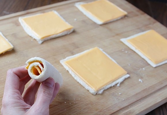 ЖАРЕНЫЕ БУЛОЧКИ С СЫРОМ ЖАРЕНЫЕ БУЛОЧКИ С СЫРОМ