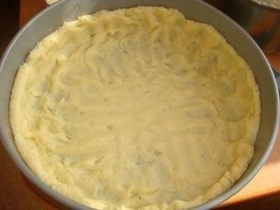 Открытый мясной пирог с картофельным тестом