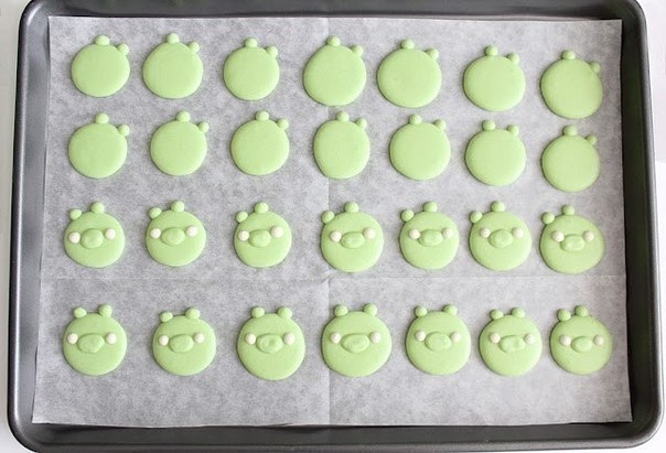 Зелёные Macarons по мотивам Angry Birds