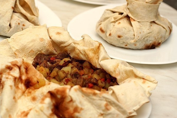Мясо в армянском лаваше Мясо в армянском лаваше