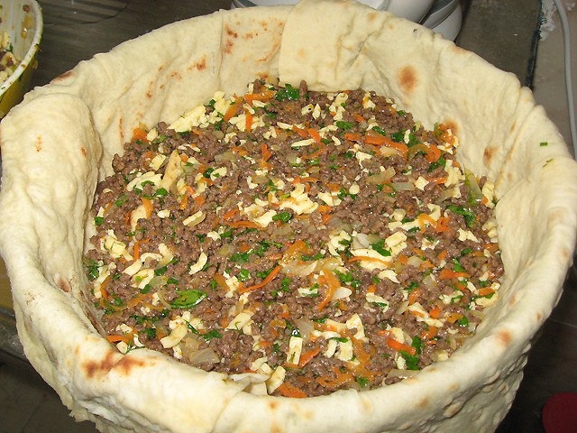 Мясной пирог из тонкого армянского лаваша Мясной пирог из тонкого армянского лаваша