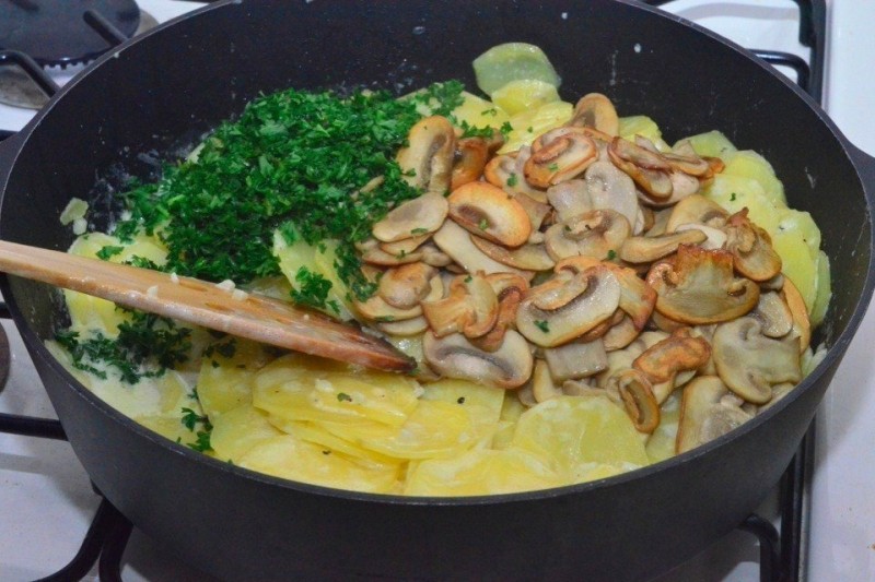 Картошка с грибами в сливках Картошка с грибами в сливках