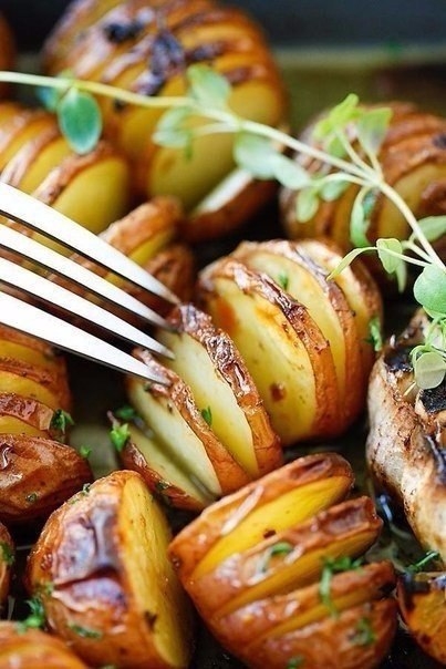 Картофель, запеченный с чесноком Картофель, запеченный с чесноком