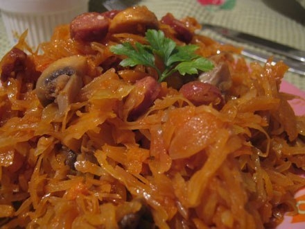 Тушеная капуста с грибами и охотничими колбасками Тушеная капуста с грибами и охотничими колбасками