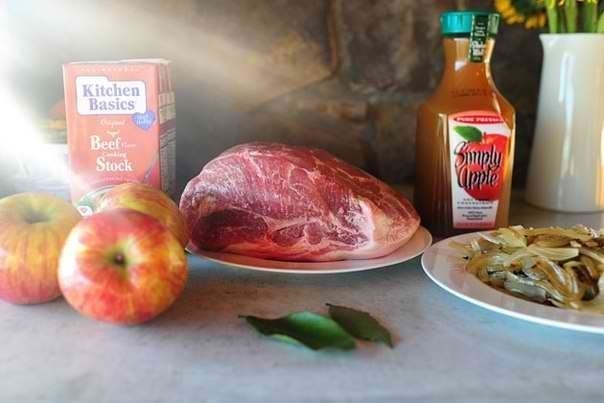 Жареная свинина с яблоками и луком. Жареная свинина с яблоками и луком.