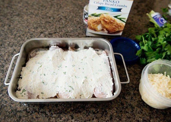 Курица запеченная под сметаной с сыром Курица запеченная под сметаной с сыром