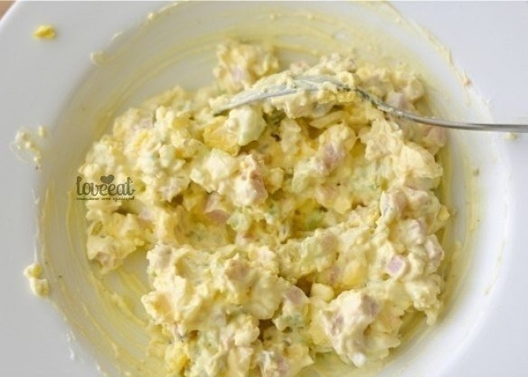 Яйца, фаршированные ветчиной и сыром Яйца, фаршированные ветчиной и сыром