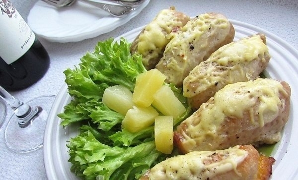 Рулетики из свинины с ананасами и сыром Рулетики из свинины с ананасами и сыром