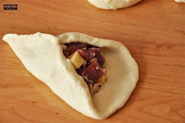 Как приготовить эчпочмак (треугольные пироги с картошкой и мясом) Как приготовить эчпочмак (треугольные пироги с картошкой и мясом)
