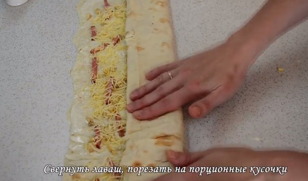 Жареный лаваш с колбасой и сыром.