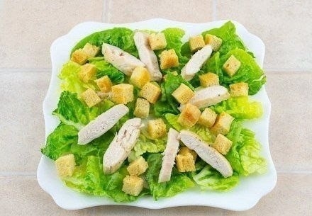 Салат «цезарь» с курицей Салат «цезарь» с курицей
