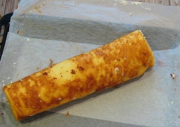 Быстрый рулет на сгущенном молоке Быстрый рулет на сгущенном молоке