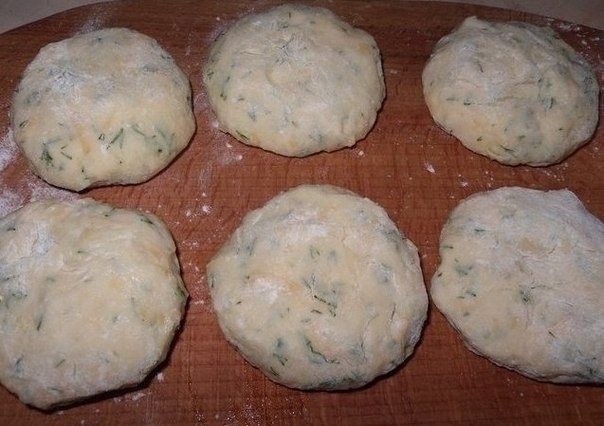 Котлеты из картофеля, сыра и укропа с грибами + соус Котлеты из картофеля, сыра и укропа с грибами + соус