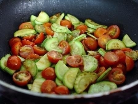 Паста с кабачком и помидорами Паста с кабачком и помидорами