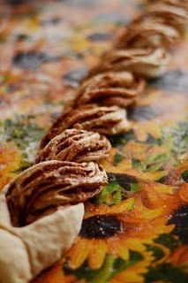 Крендель с корицей и орехами Крендель с корицей и орехами