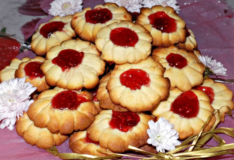 Песочное печенье с малиновым вареньем Ромашка Песочное печенье с малиновым вареньем Ромашка