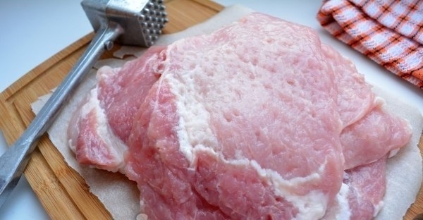 Рулетики из свинины с ананасами и сыром Рулетики из свинины с ананасами и сыром