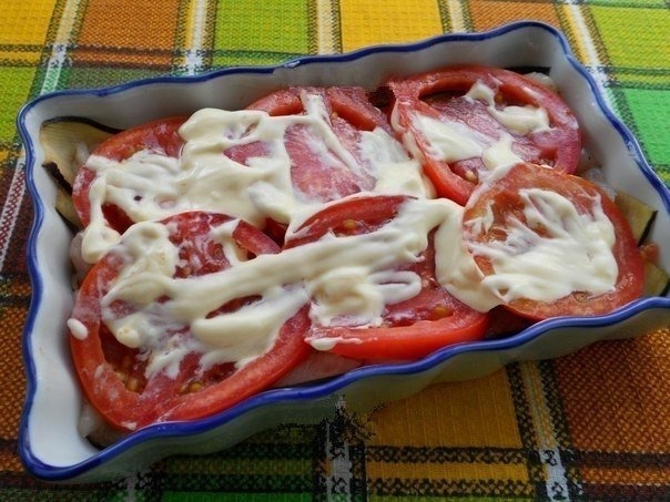 Куриное филе с баклажанами и помидорами в духовке Куриное филе с баклажанами и помидорами в духовке