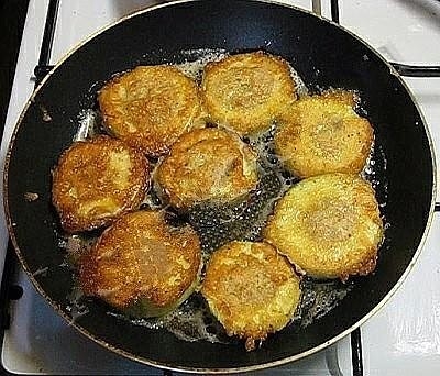 Кабачки с мясом в кляре.