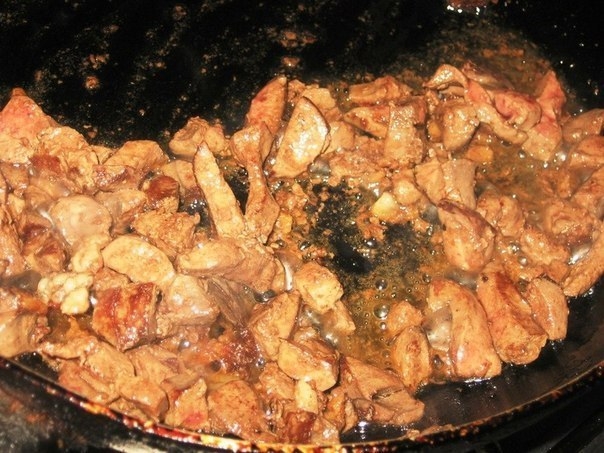 Куриные рулеты с черносливом и печенью Куриные рулеты с черносливом и печенью