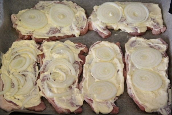 Свинина, запеченная с помидорами и сыром. Свинина, запеченная с помидорами и сыром.