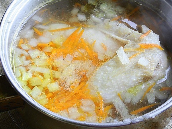 Лапша домашняя с курицей. Лапша домашняя с курицей.