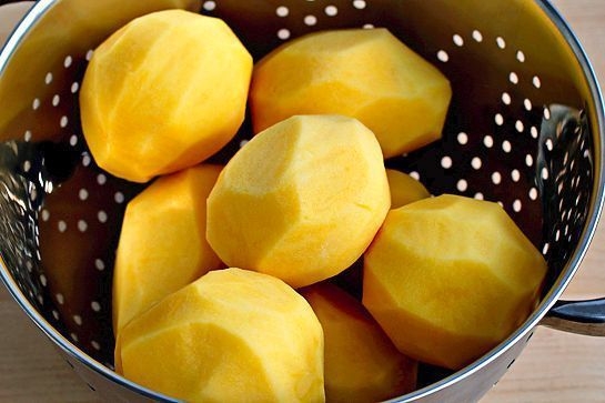 Ароматный картофель фри, запеченный в духовке Ароматный картофель фри, запеченный в духовке