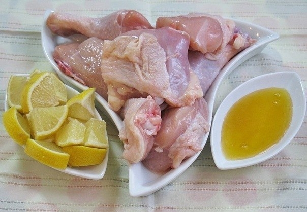 Курица, запеченная с лимоном Курица, запеченная с лимоном