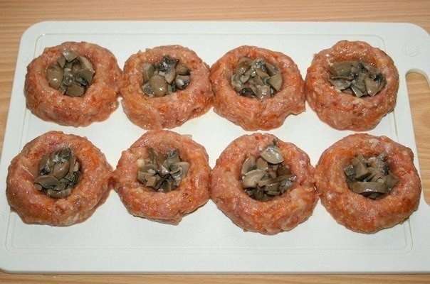 Мясные гнёздышки с грибами и сыром Мясные гнёздышки с грибами и сыром