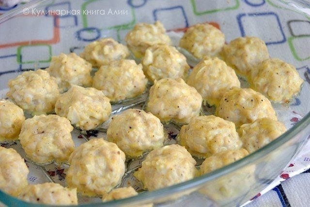Куриные шарики в сырно-сливочном соусе Куриные шарики в сырно-сливочном соусе