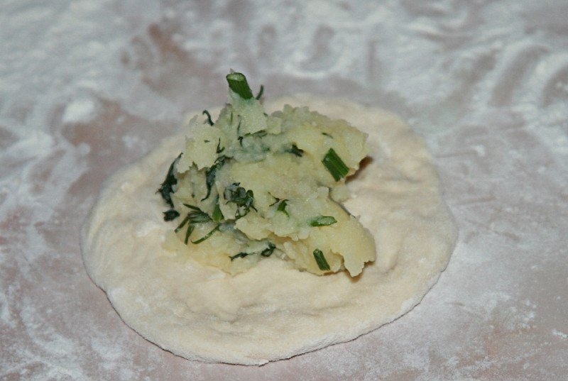 Потрясающе вкусные пирожки-лепешки с картошкой и сыром Потрясающе вкусные пирожки-лепешки с картошкой и сыром