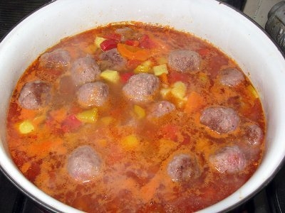 Густой суп с кабачками и фрикадельками Густой суп с кабачками и фрикадельками