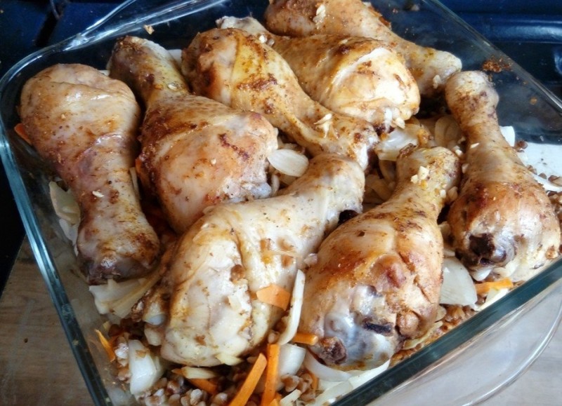 Куриные голени с гречкой в духовке Куриные голени с гречкой в духовке