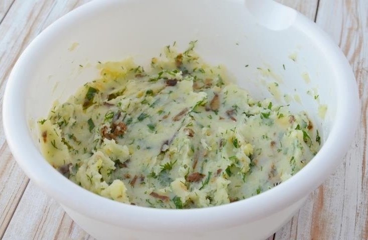 Рулетики из лаваша с картофелем, грибами и зеленью Рулетики из лаваша с картофелем, грибами и зеленью