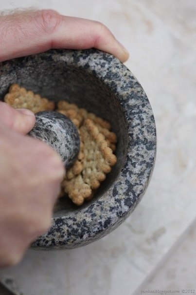 Банановый коктейль с корицей и печеньем Банановый коктейль с корицей и печеньем
