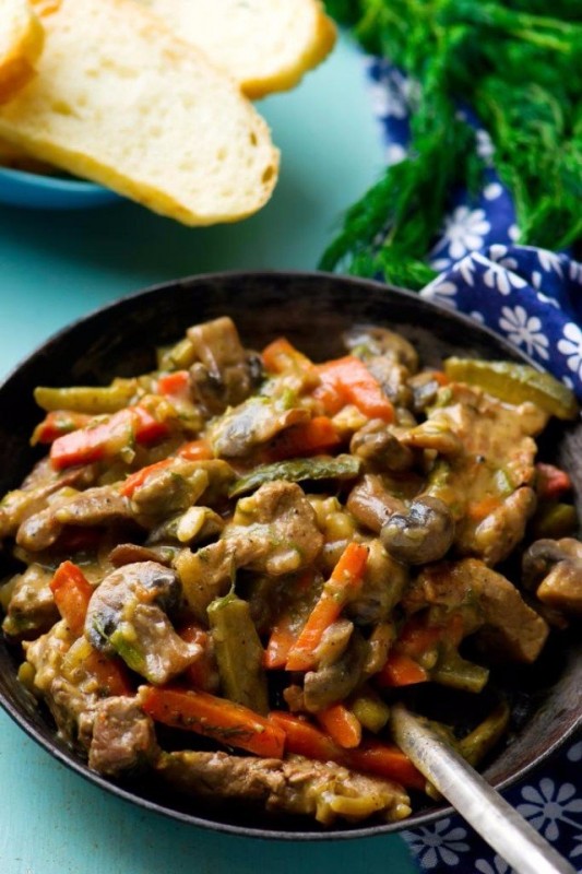 Говядина тушеная с овощами Говядина тушеная с овощами