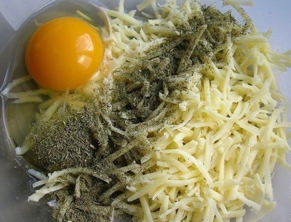 Запеканка из тертого картофеля с сыром и чесноком Запеканка из тертого картофеля с сыром и чесноком