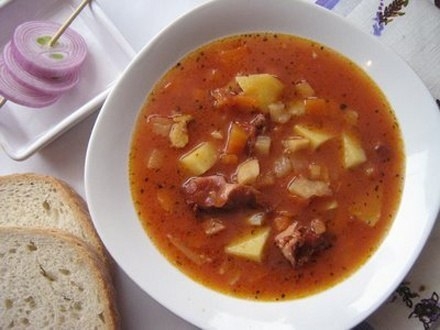 Суп с фасолью на свиных ребрышках