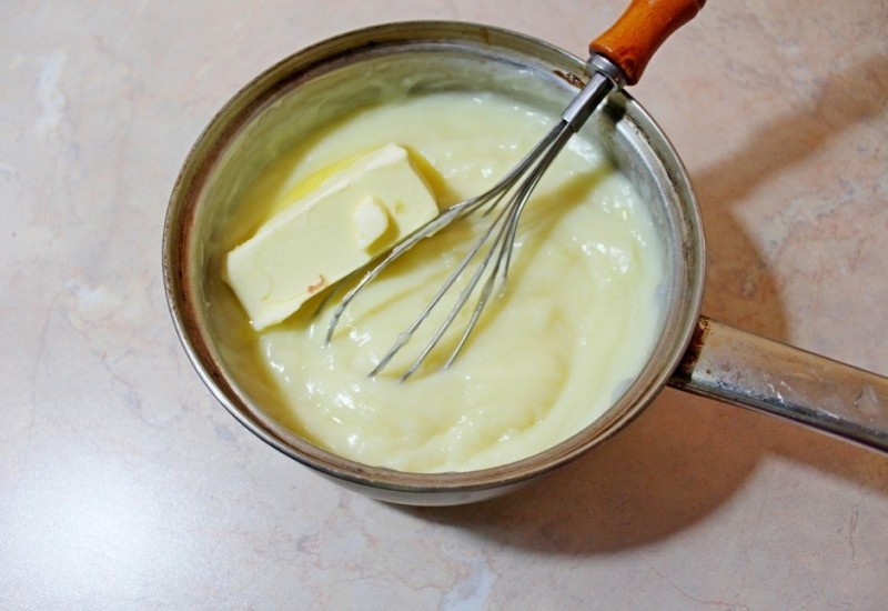Торт без выпечки с вареной сгущенкой и орехами Торт без выпечки с вареной сгущенкой и орехами