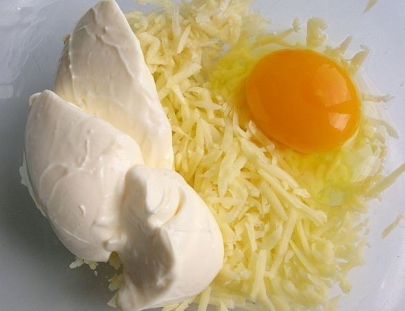 Запеканка из тертого картофеля с сыром и чесноком Запеканка из тертого картофеля с сыром и чесноком