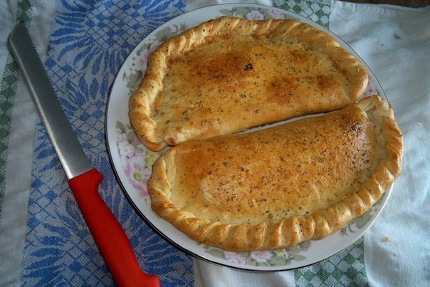 ПИЦЦА КАЛЬЦОНЕ С ДОМАШНЕЙ КОЛБАСКОЙ И СЫРОМ ПИЦЦА КАЛЬЦОНЕ С ДОМАШНЕЙ КОЛБАСКОЙ И СЫРОМ