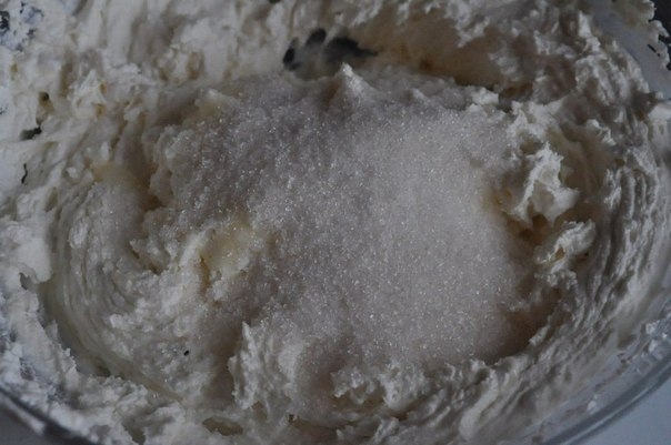 Шоколадный блинный торт с творожным кремом и бананами Шоколадный блинный торт с творожным кремом и бананами