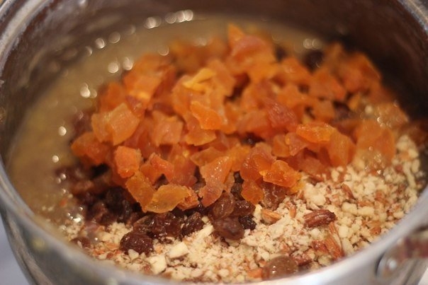 Банановые бурфи с орехами, курагой и изюмом Банановые бурфи с орехами, курагой и изюмом