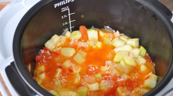 Кабачки с овощами и рисом в мультиварке. Кабачки с овощами и рисом в мультиварке.