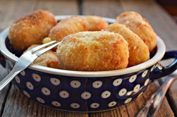 Картофельные крокеты с сыром и грибами в духовке Картофельные крокеты с сыром и грибами в духовке