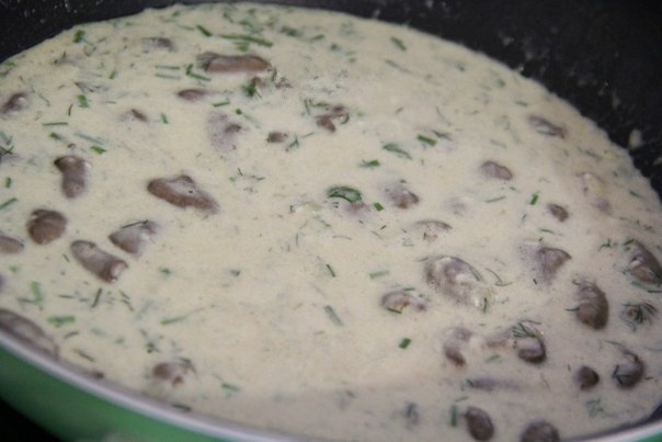 Куриные сердечки в сырном соусе Куриные сердечки в сырном соусе