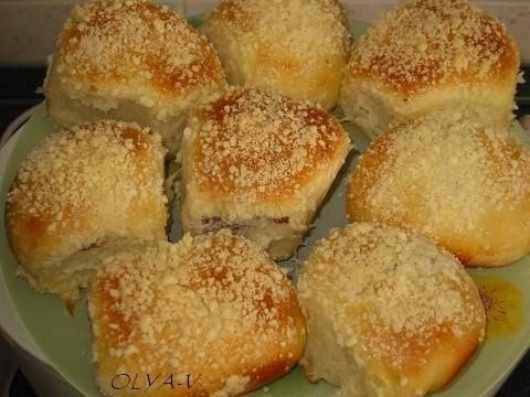 Булочки с наполнителем и посыпкой Булочки с наполнителем и посыпкой