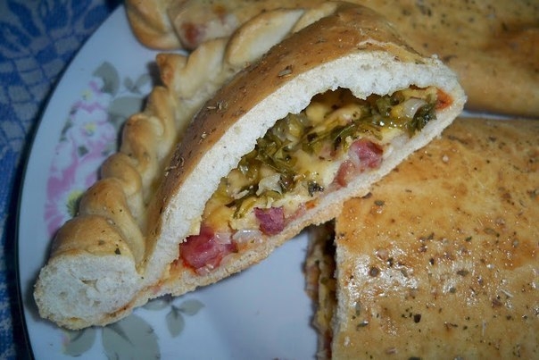 ПИЦЦА КАЛЬЦОНЕ С ДОМАШНЕЙ КОЛБАСКОЙ И СЫРОМ ПИЦЦА КАЛЬЦОНЕ С ДОМАШНЕЙ КОЛБАСКОЙ И СЫРОМ