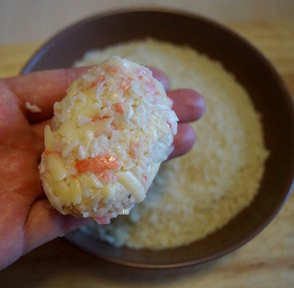 Котлетки из крабовых палочек с сыром. Котлетки из крабовых палочек с сыром.